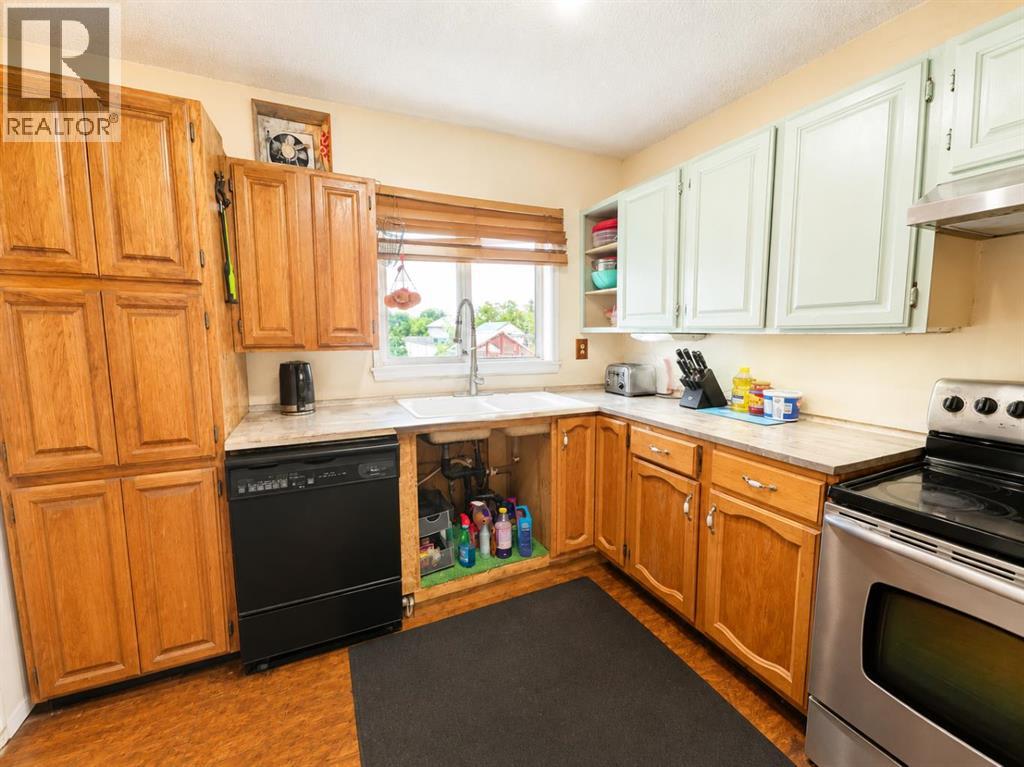4631 50 Street - Image 4