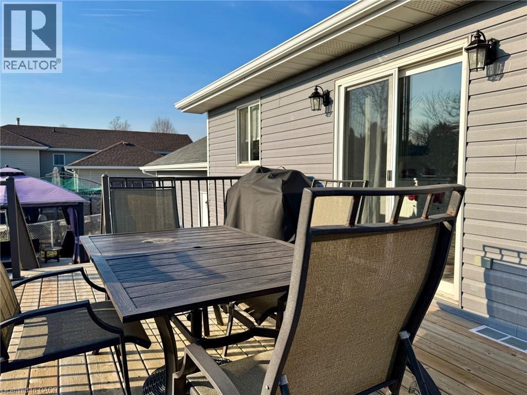 13 HAWTREY Road - 24