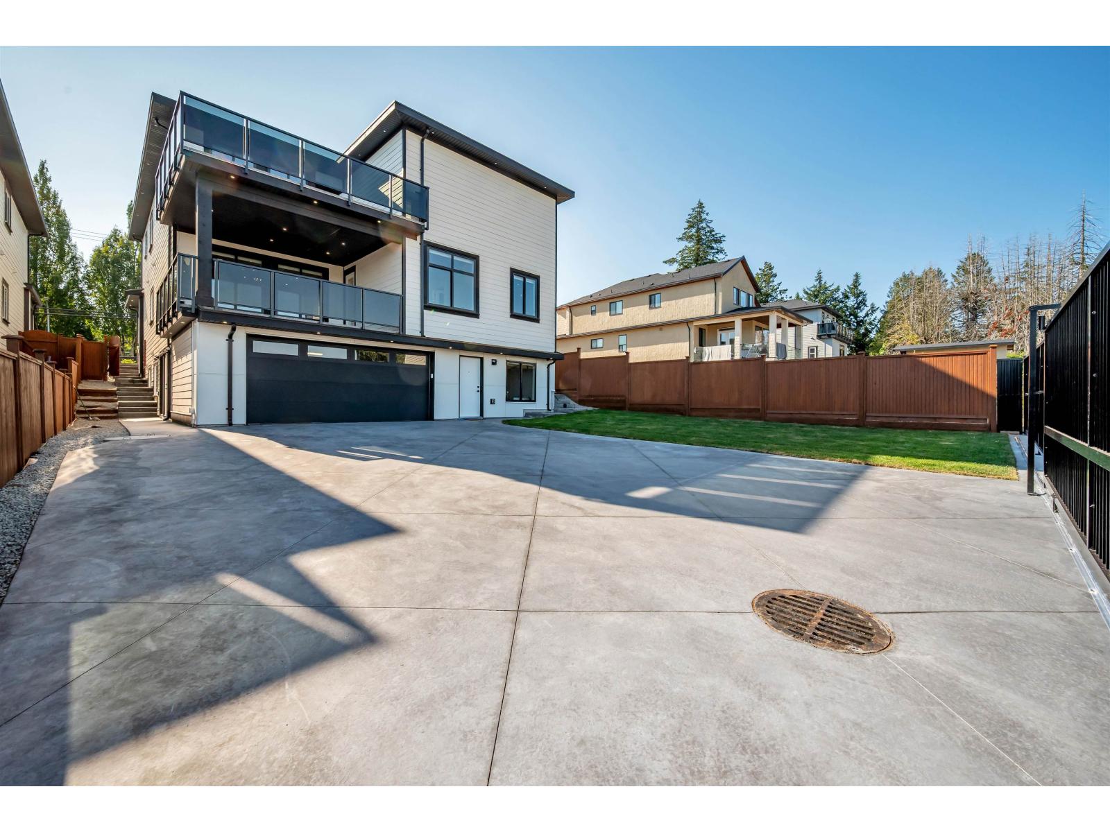 9 Bed, 8 Bath House for Sale in Surrey – 5718 144 STREET, Surrey – MLS# R3154107 - Image 4