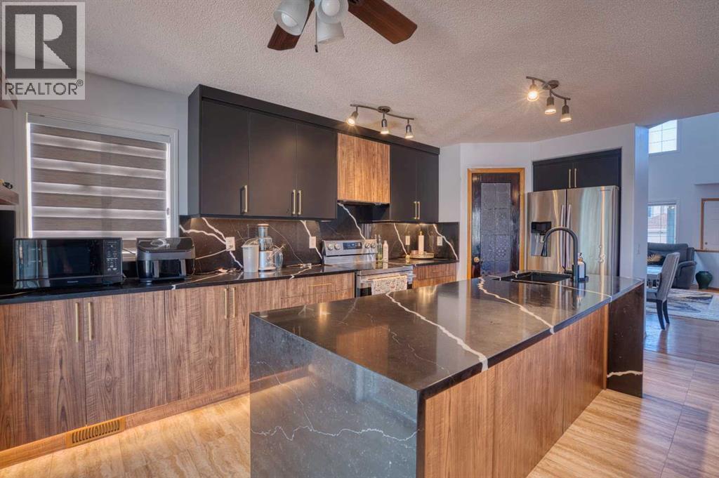 28 Coral Springs Close NE - 7
