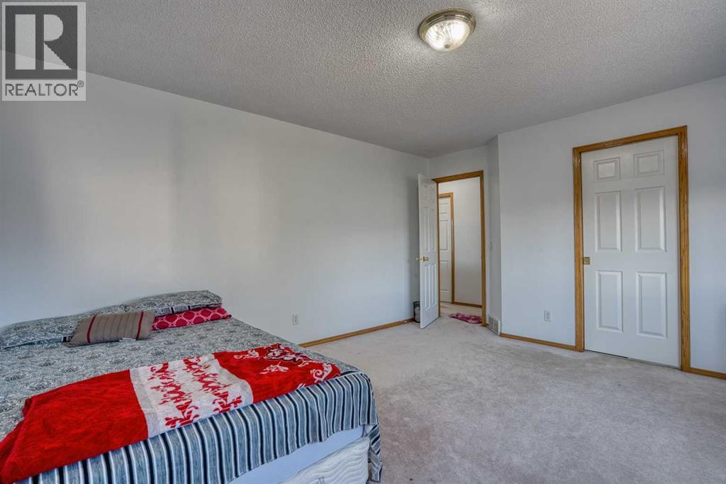 28 Coral Springs Close NE - 19