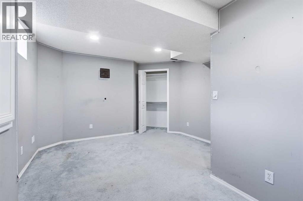 28 Coral Springs Close NE - 29