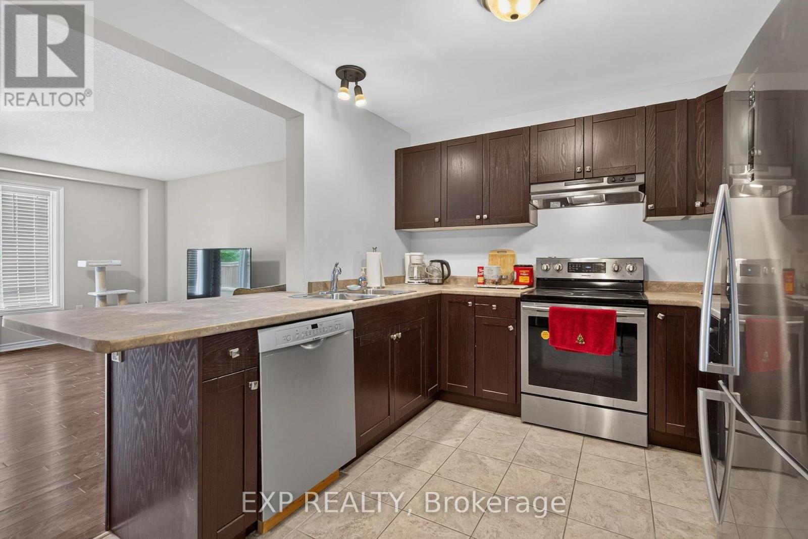930 SILVERFOX CRESCENT - 12