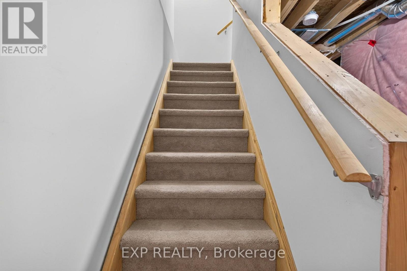 930 SILVERFOX CRESCENT - 34