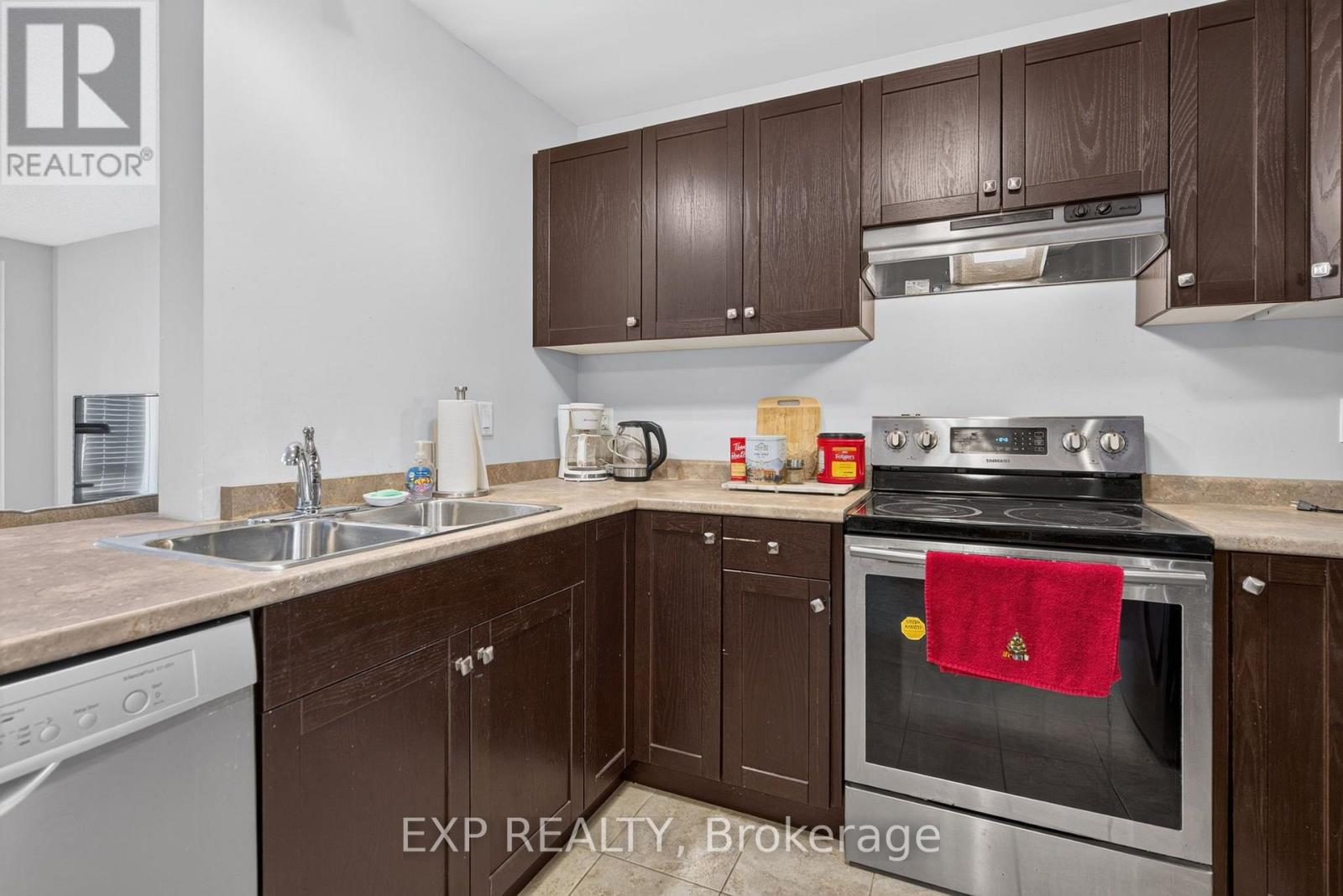930 SILVERFOX CRESCENT - Image 8