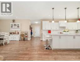 Living room - 521 12th Avenue W, Barnwell, AB T0K0B0 Photo 8