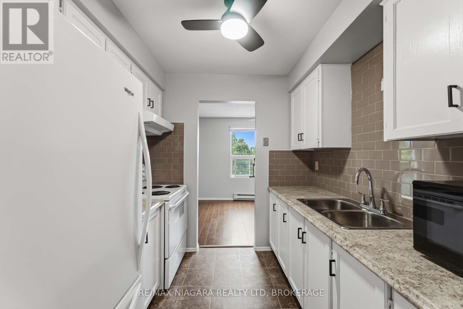 #313 4209 HIXON STREET - 13