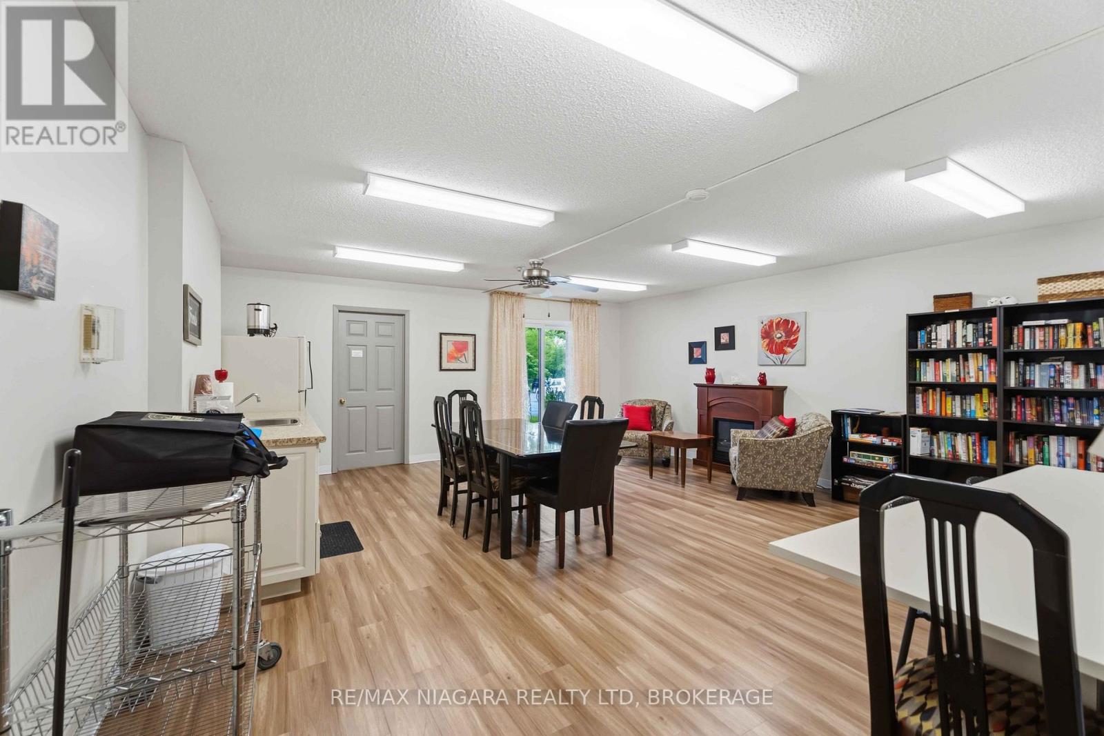 #313 4209 HIXON STREET - 25