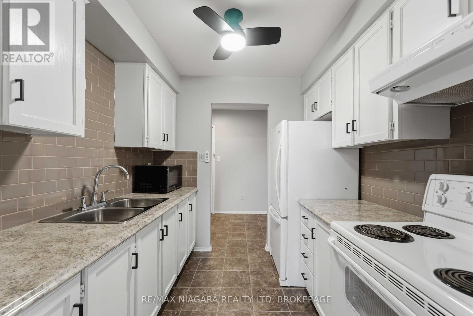 #313 4209 HIXON STREET - 6