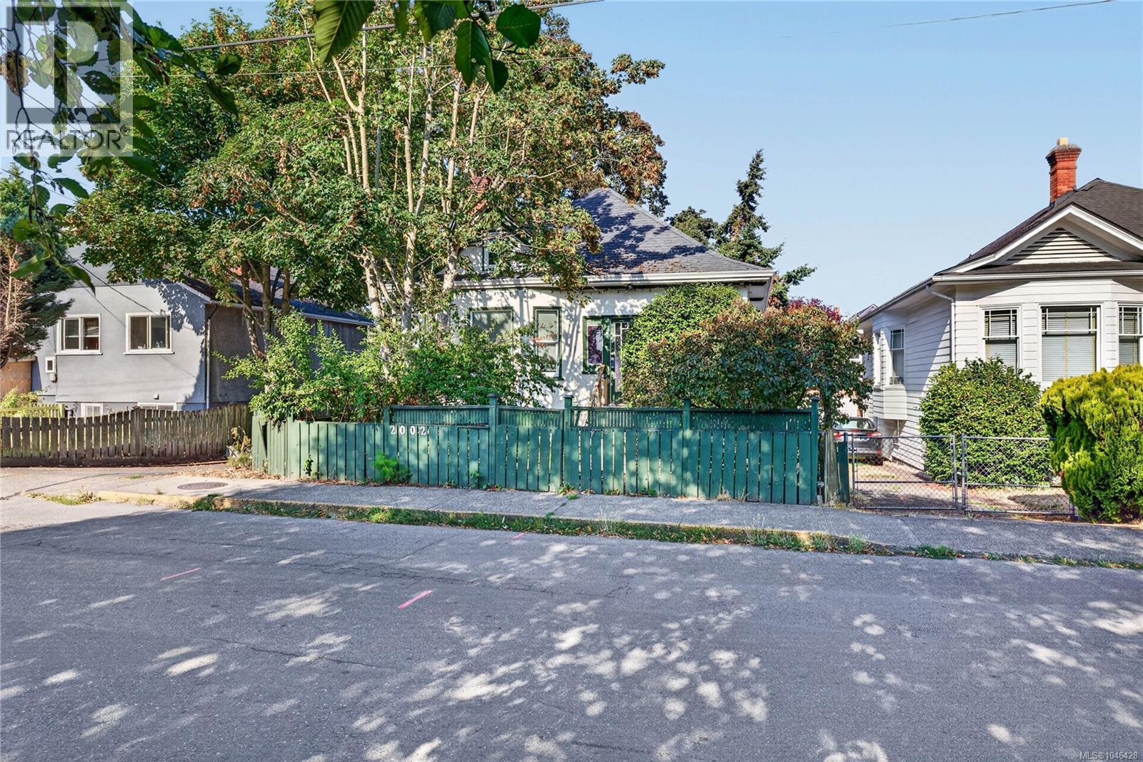  2002 Chambers Street, Victoria