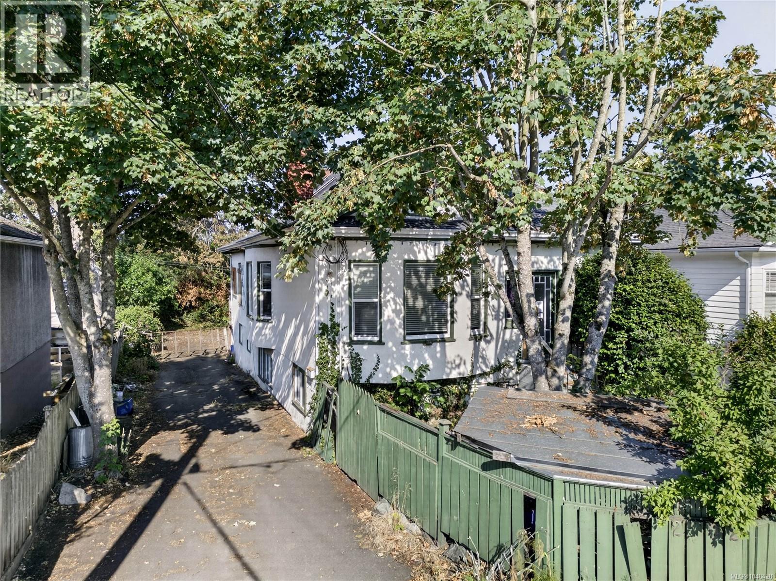  2002 Chambers Street, Victoria