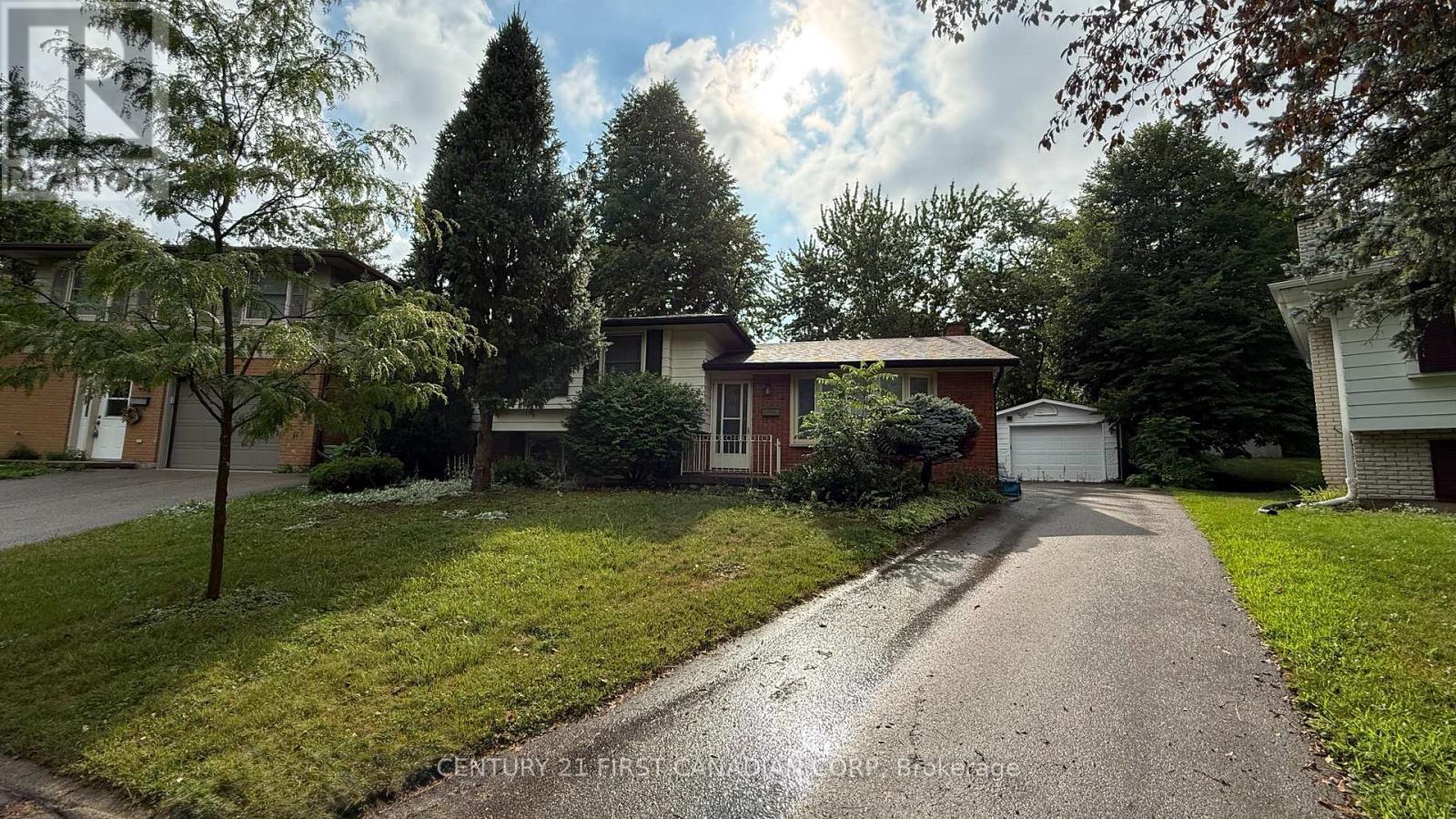 80 ROLLSCOURT PLACE