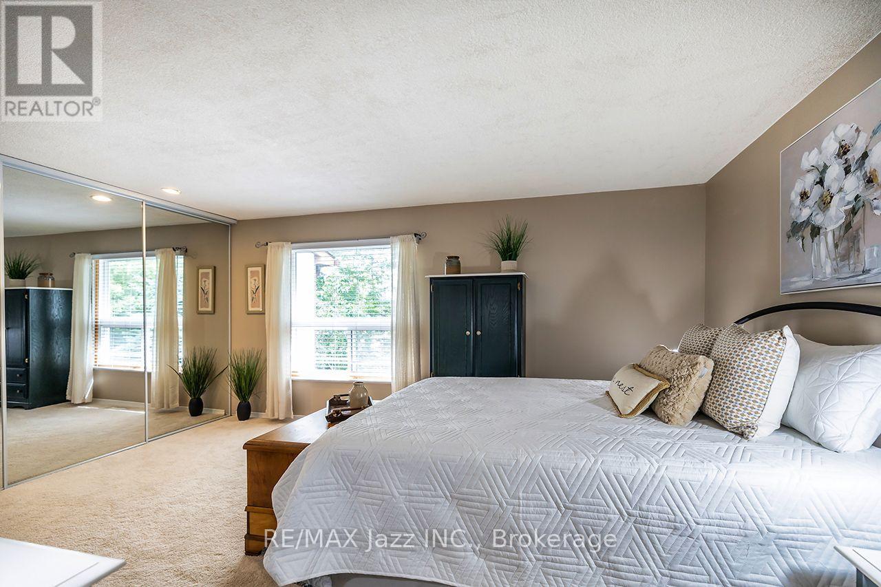 #3 1330 TROWBRIDGE DRIVE - 22