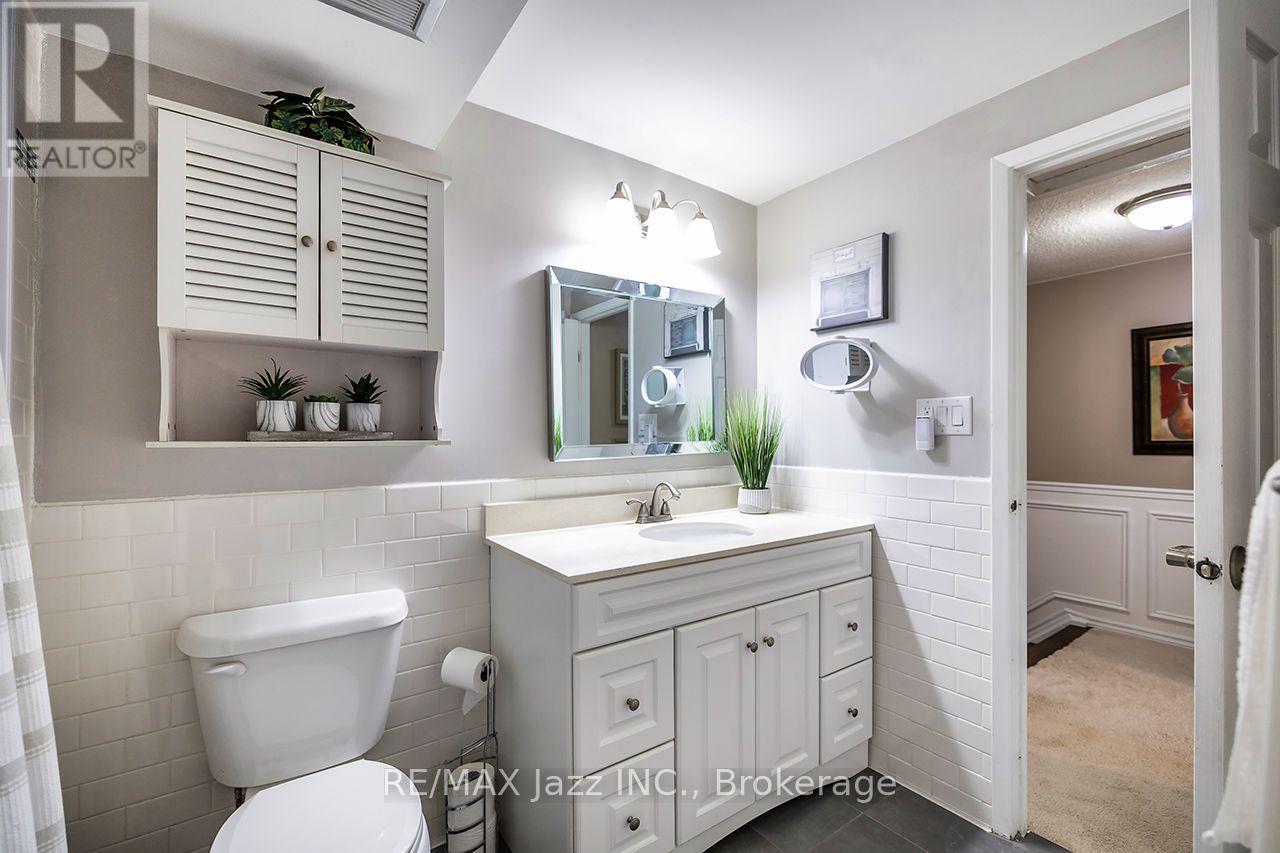 #3 1330 TROWBRIDGE DRIVE - 23