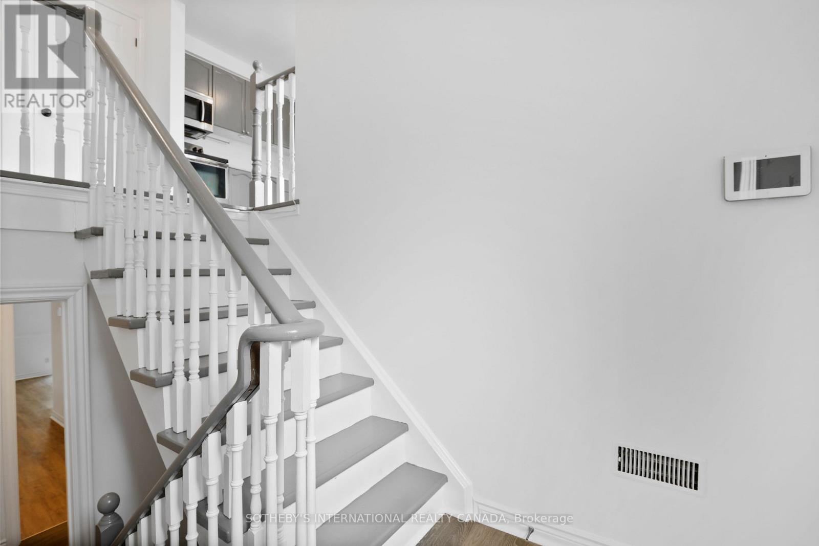 12 DUNKIN AVENUE - 8
