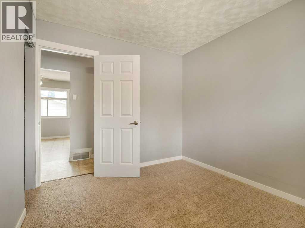 1131 29 Street S - 16