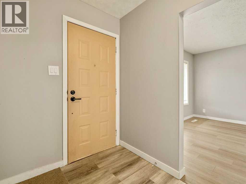 1131 29 Street S - 4