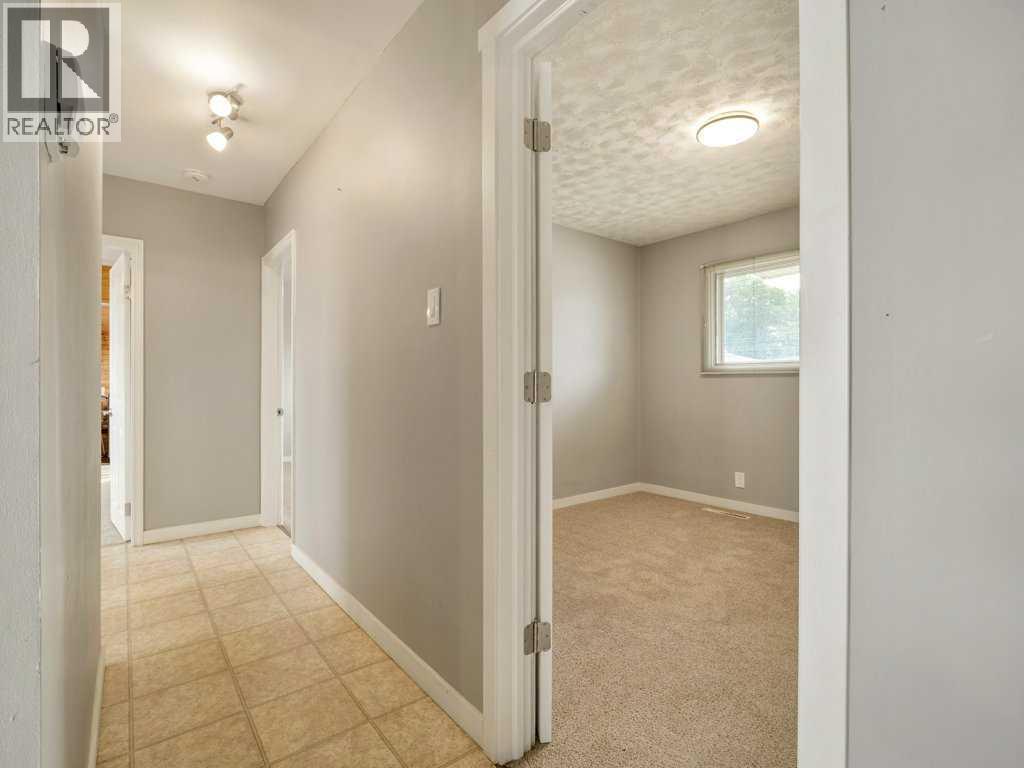 1131 29 Street S - 14
