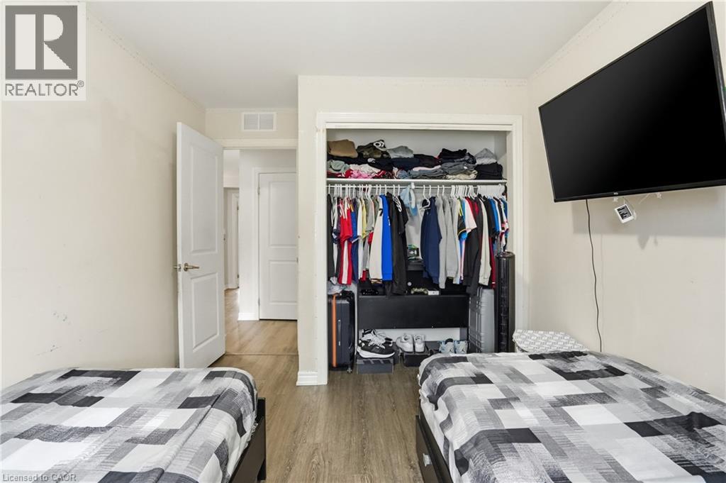 584 JULIA Drive - 21