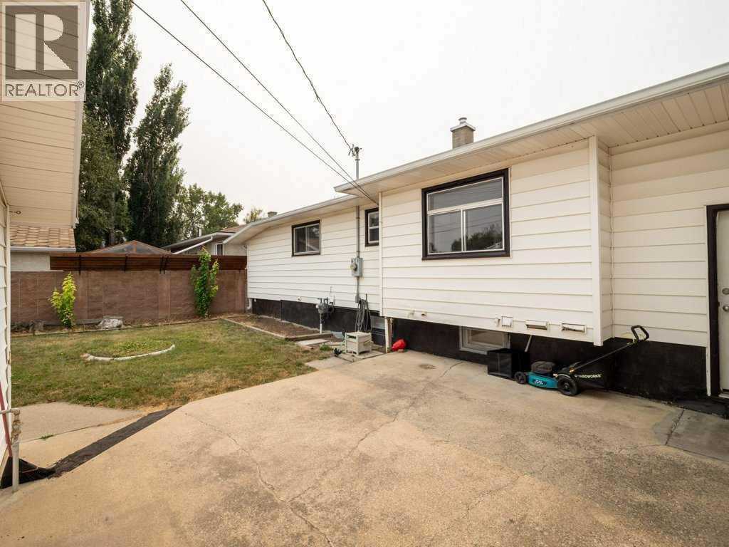 1131 29 Street S - 43