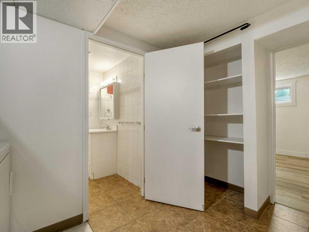 1131 29 Street S - 39