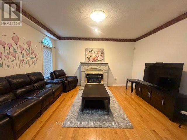 83 GEMINI CRESCENT - 21