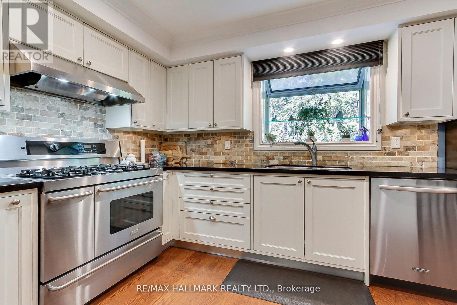 865 ARNOLD CRESCENT - 15