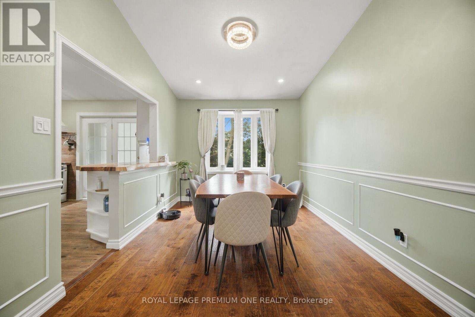 46 LILLIAN CRESCENT - 13