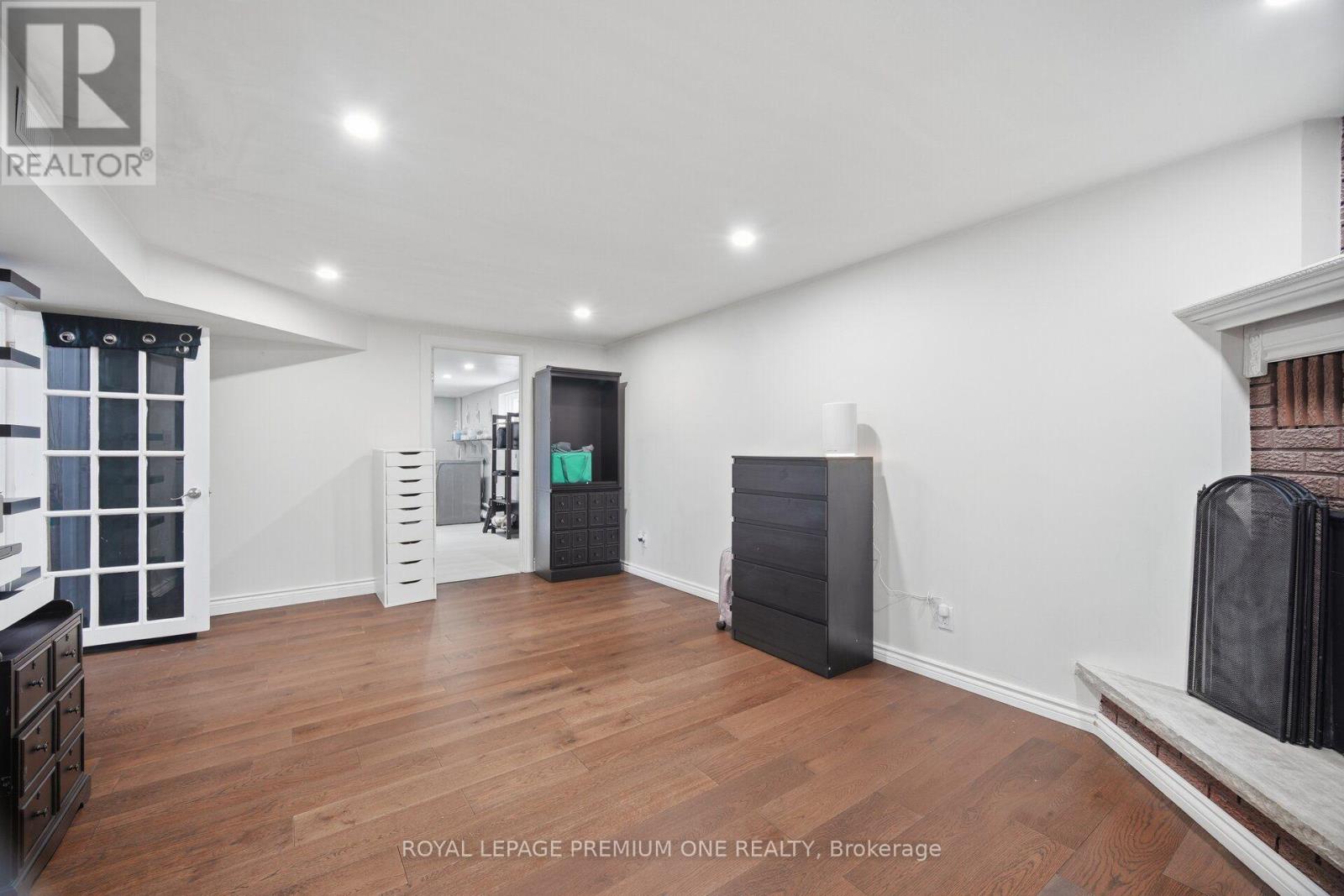 46 LILLIAN CRESCENT - 31