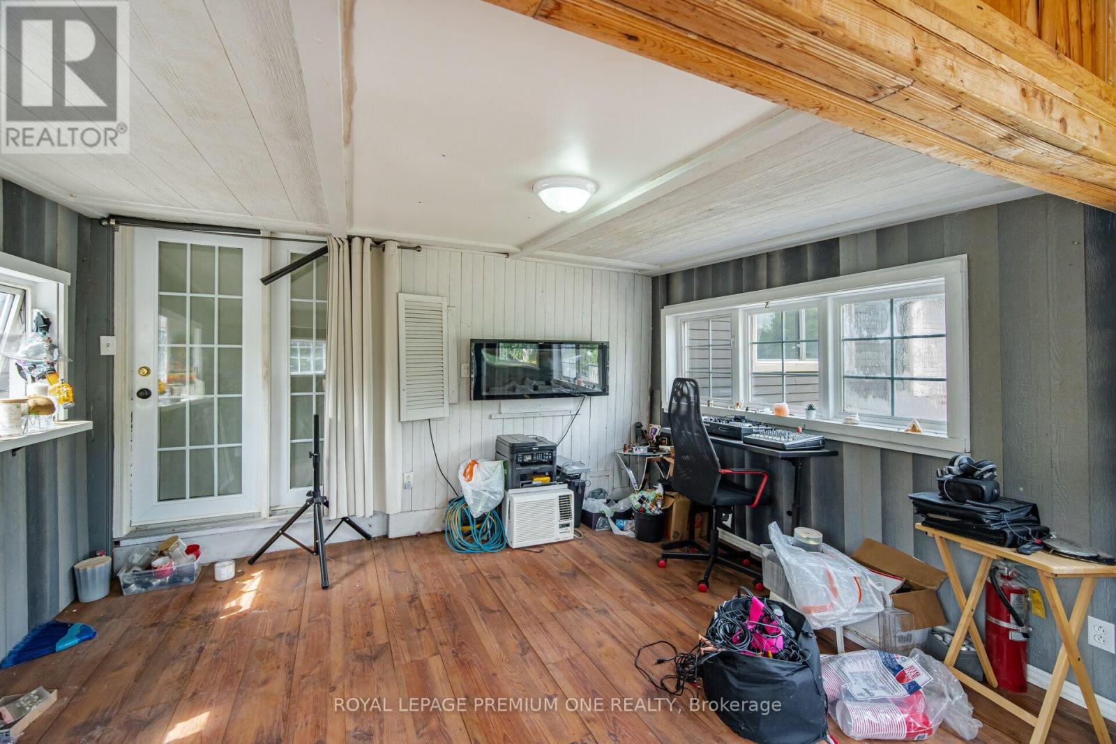 46 LILLIAN CRESCENT - 47