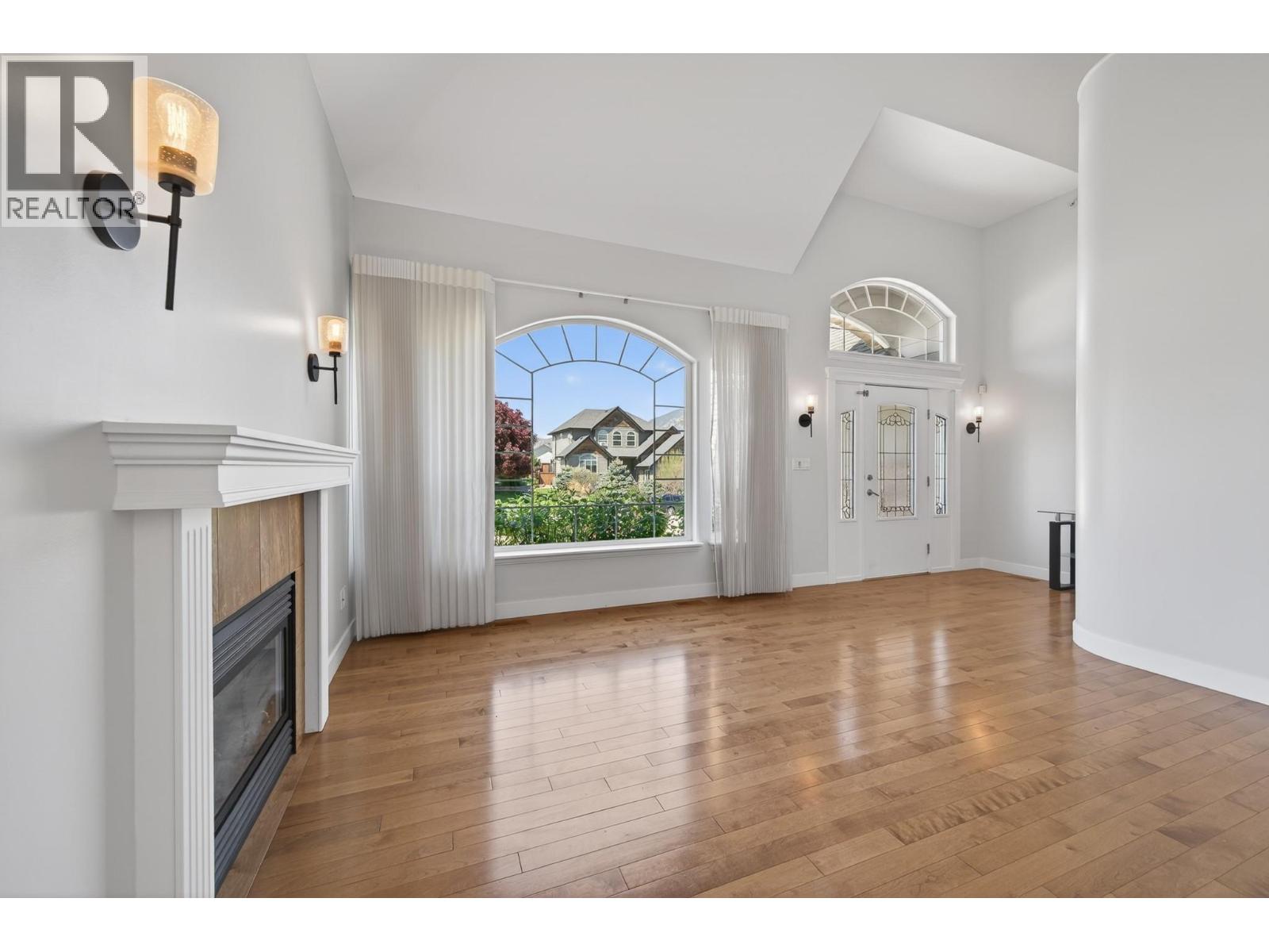 8929 Grizzly Crescent - 2