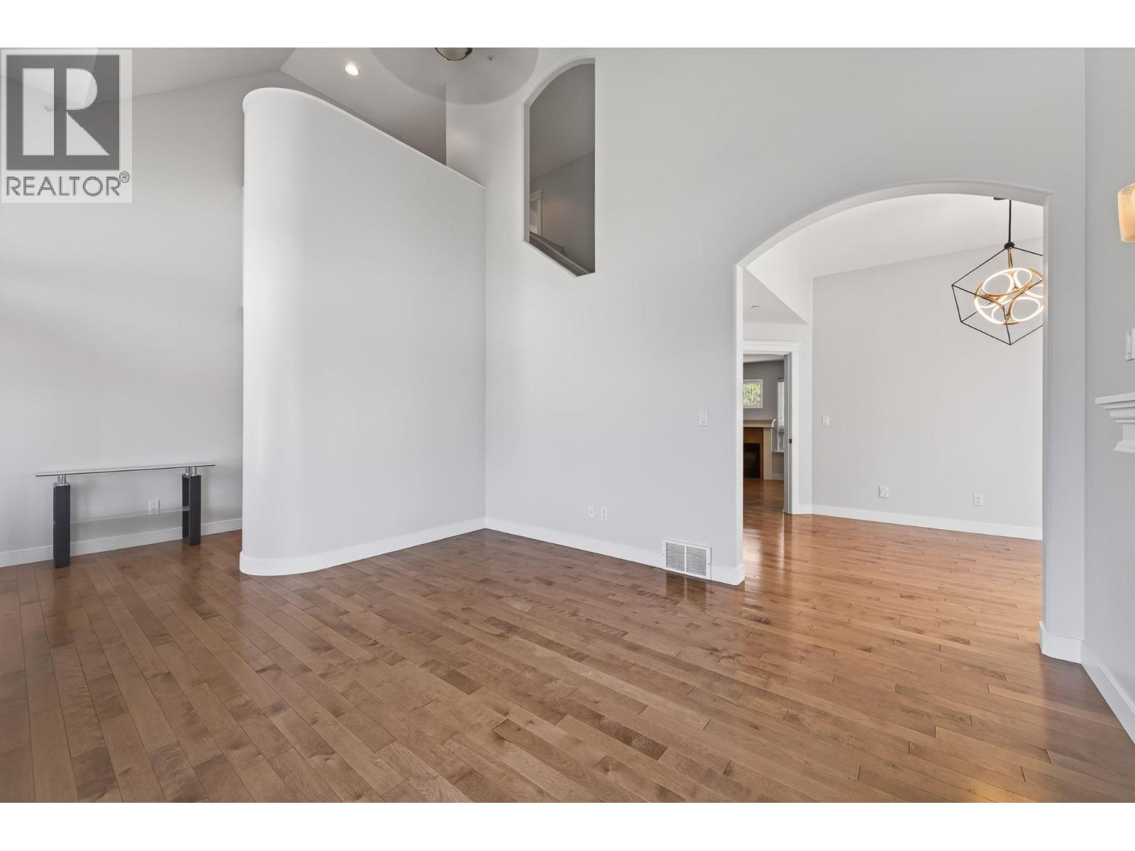 8929 Grizzly Crescent - 5