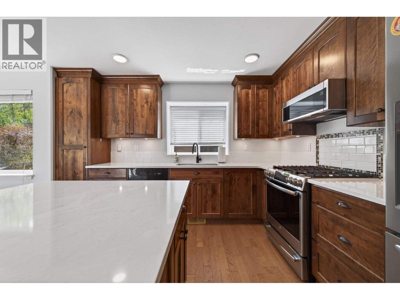 8929 Grizzly Crescent - 12