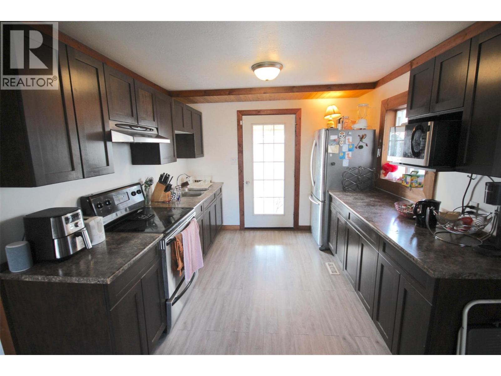 1317 94 Avenue, Dawson Creek — photo 3