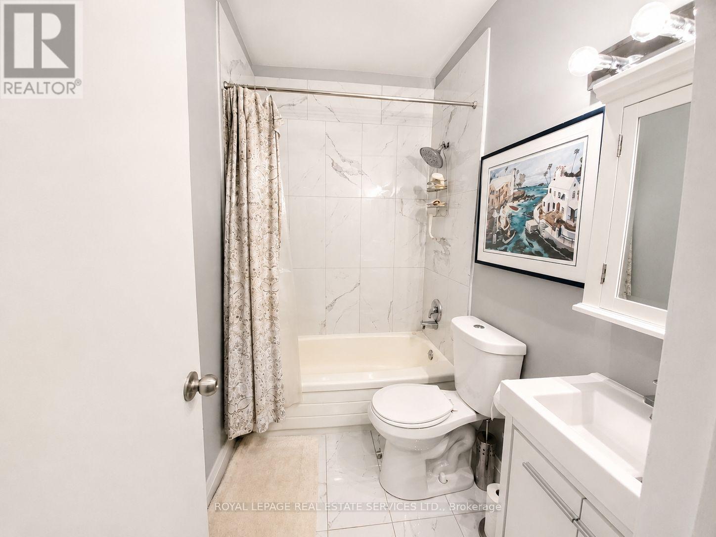 #203 15 ELIZABETH STREET N - 15