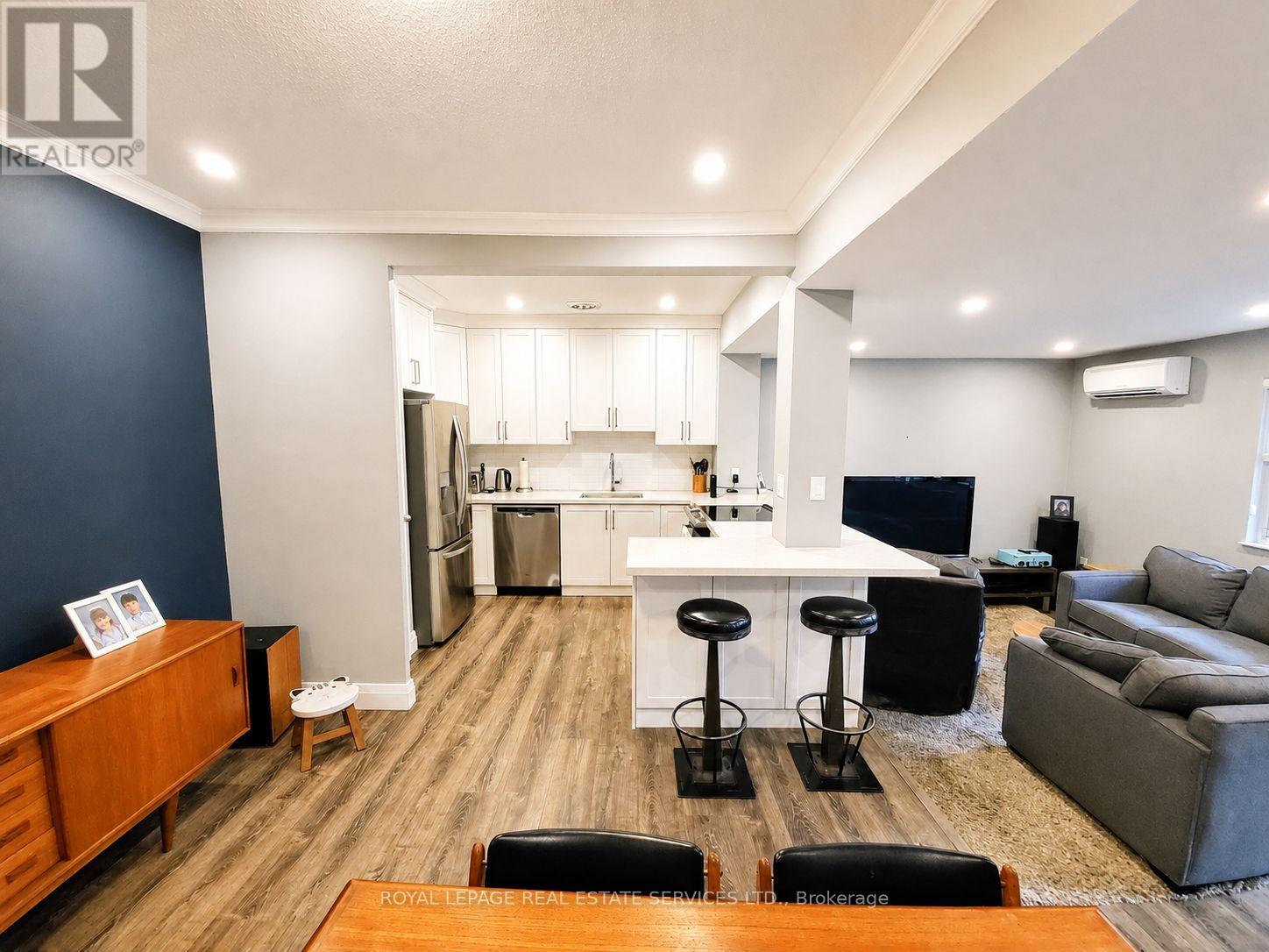 #203 15 ELIZABETH STREET N - 9
