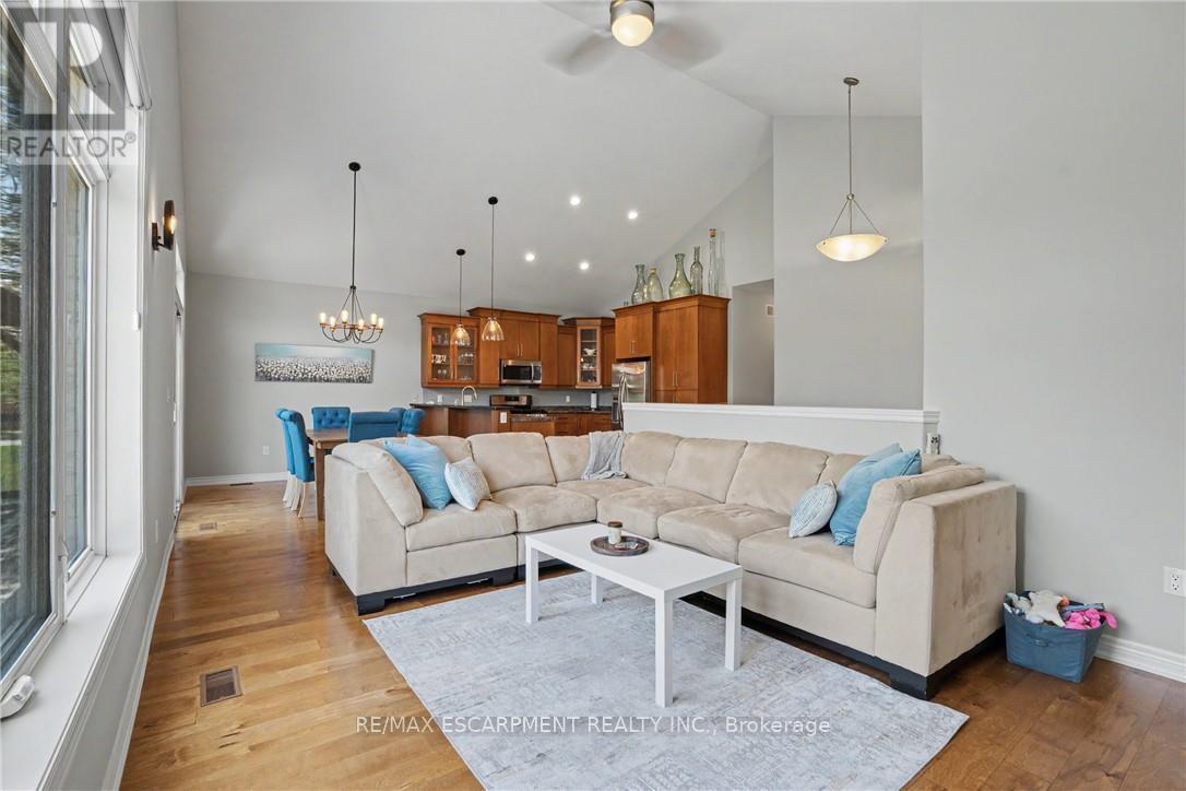 12 SILVERWOOD AVENUE - 22