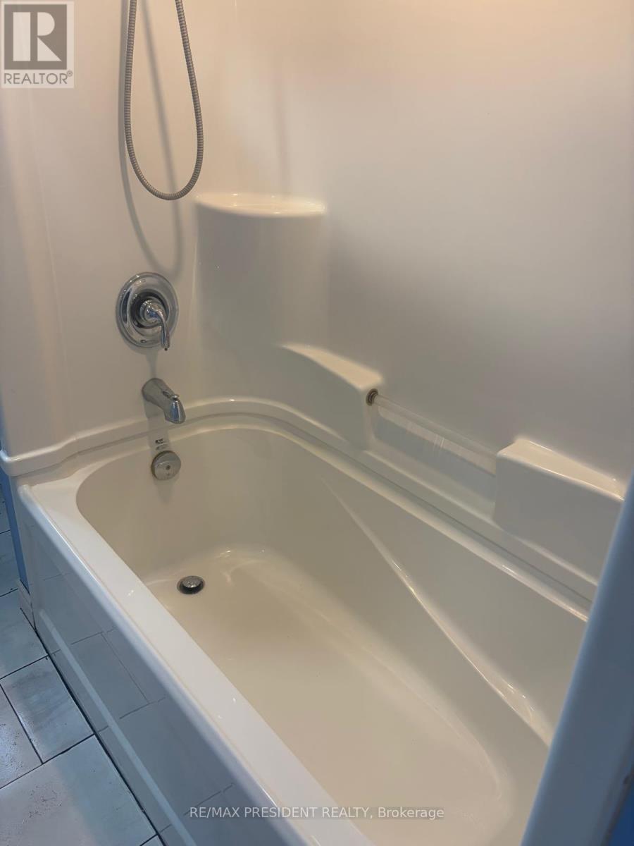 1224 PARKINSON ROAD - 28