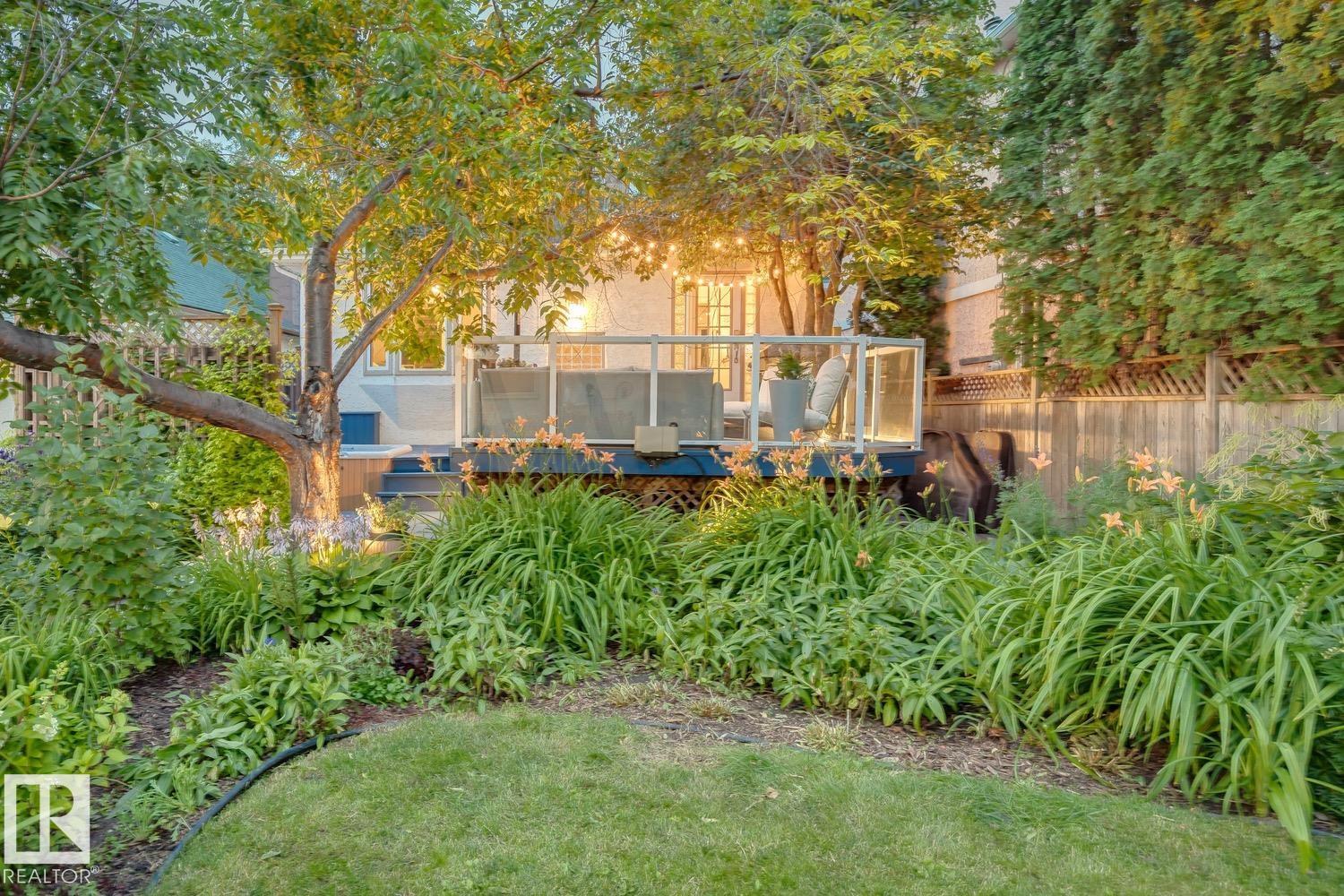 9732 95 ST NW - 17