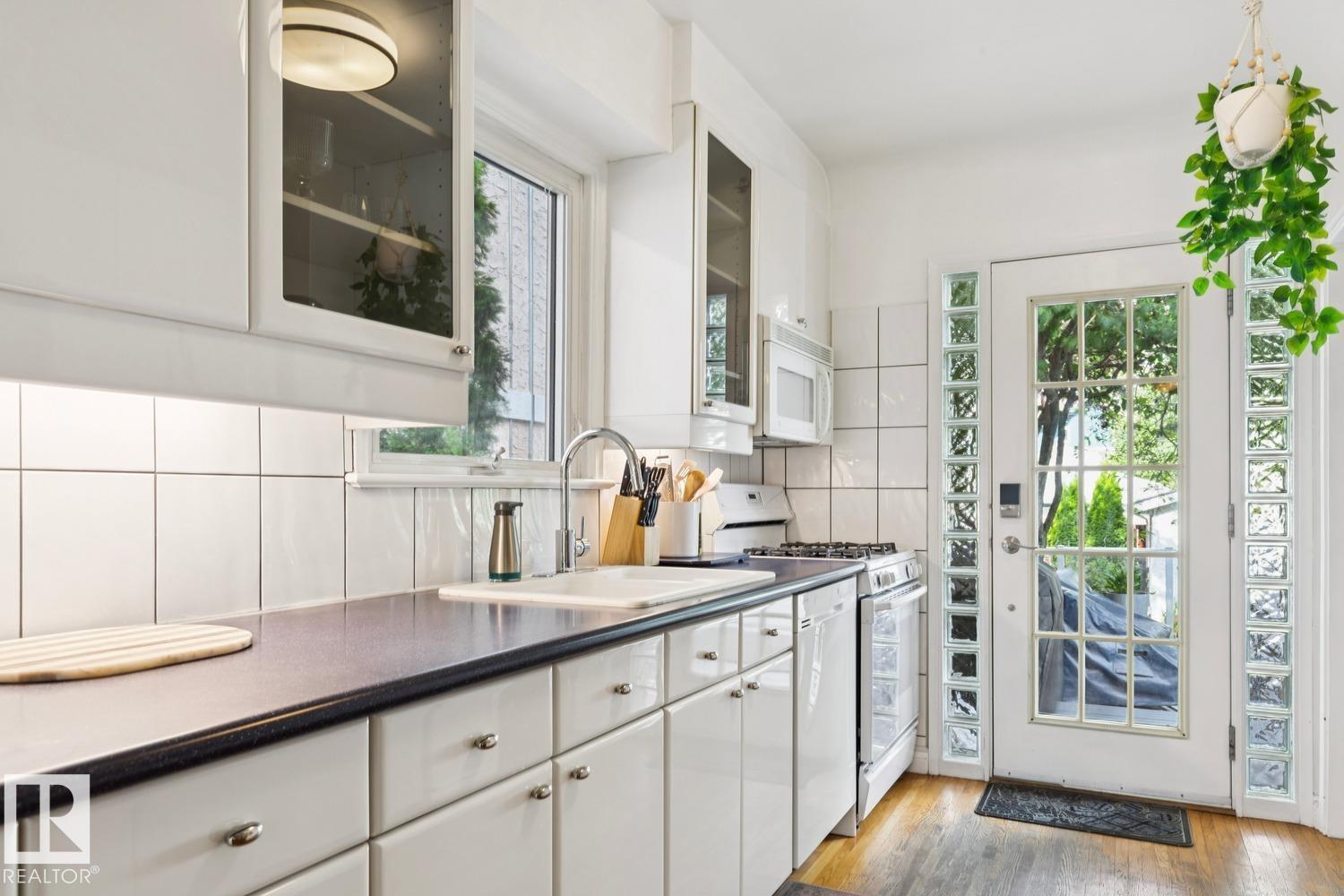9732 95 ST NW - Image 8