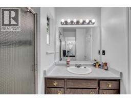 3255 Milton Avenue, North Vancouver, BC V7K2B3 Photo 12