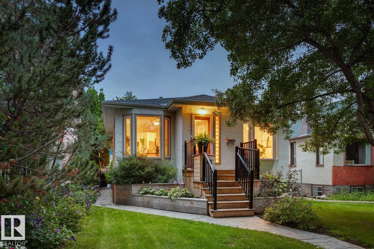 9732 95 ST NW - 36