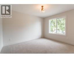 2pc Bathroom - 949 Stockwell Avenue, Kelowna, BC V1Y6W3 Photo 8
