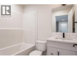 3pc Ensuite bath - 949 Stockwell Avenue, Kelowna, BC V1Y6W3 Photo 6