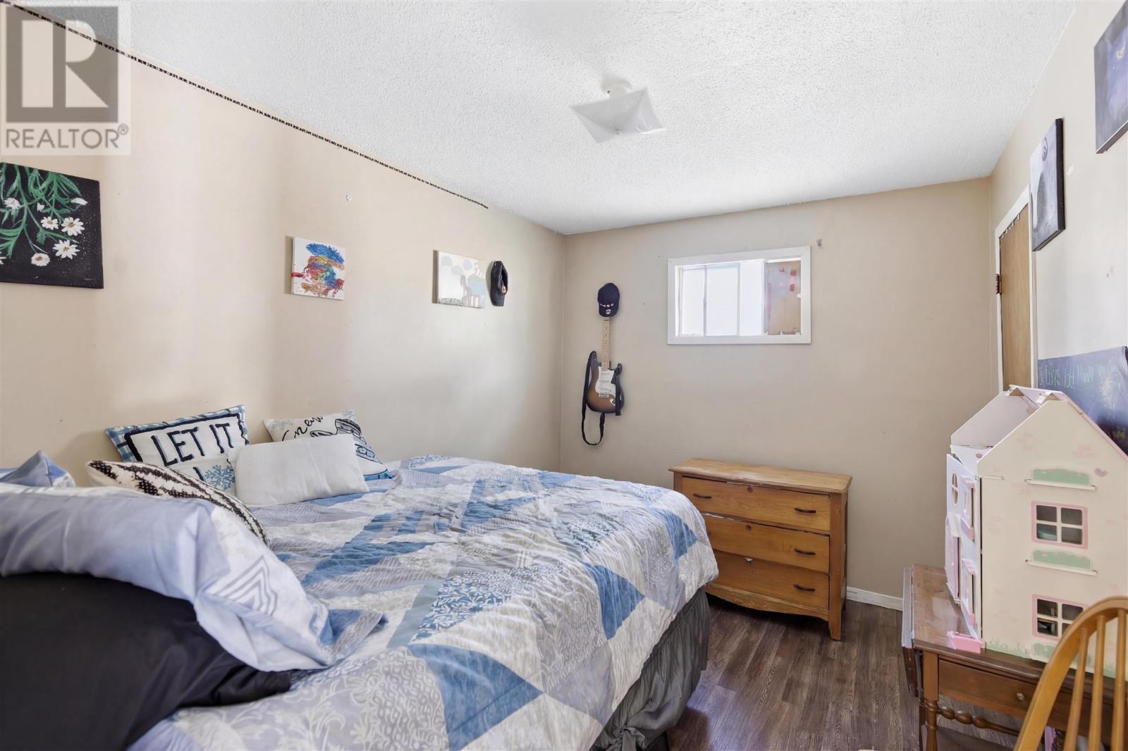689 Wellington ST W - Image 10