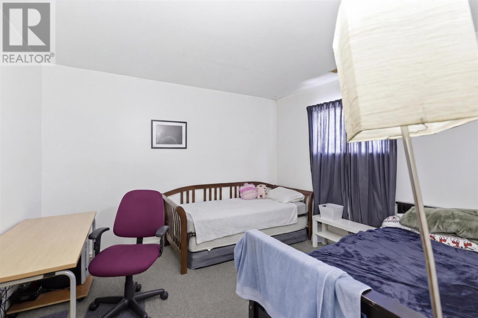 689 Wellington ST W - 22