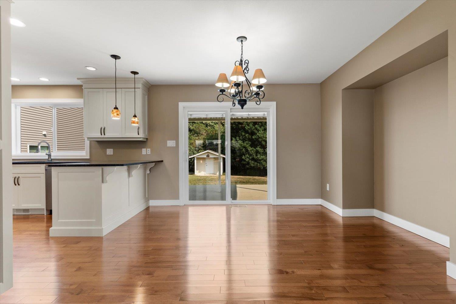 4 Bed, 4 Bath House for Sale in Chilliwack – 45387 JEWEL AVENUE, Sardis South, Chilliwack – MLS# R3153762 - Image 11