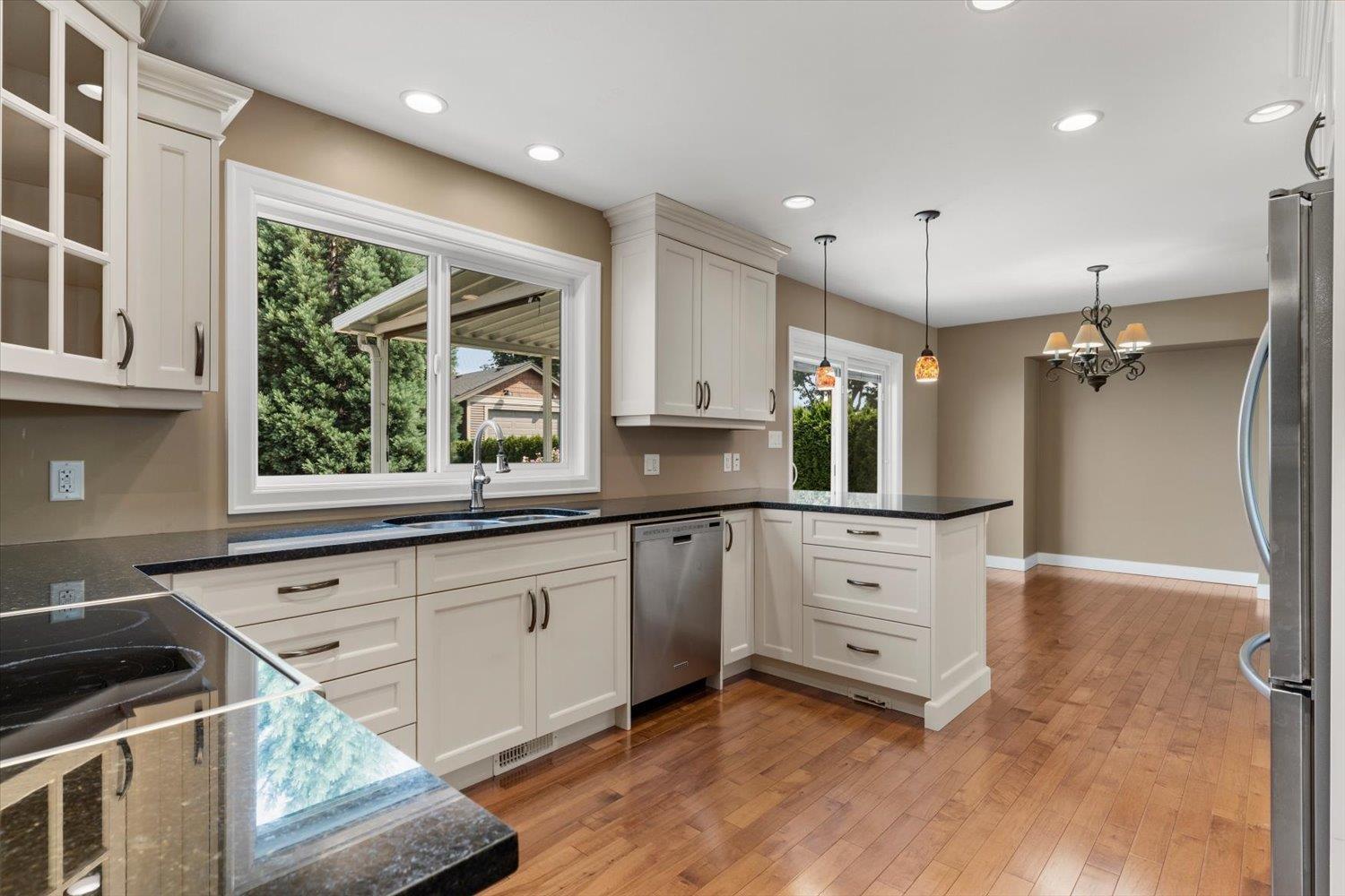 4 Bed, 4 Bath House for Sale in Chilliwack – 45387 JEWEL AVENUE, Sardis South, Chilliwack – MLS# R3153762 - Image 13