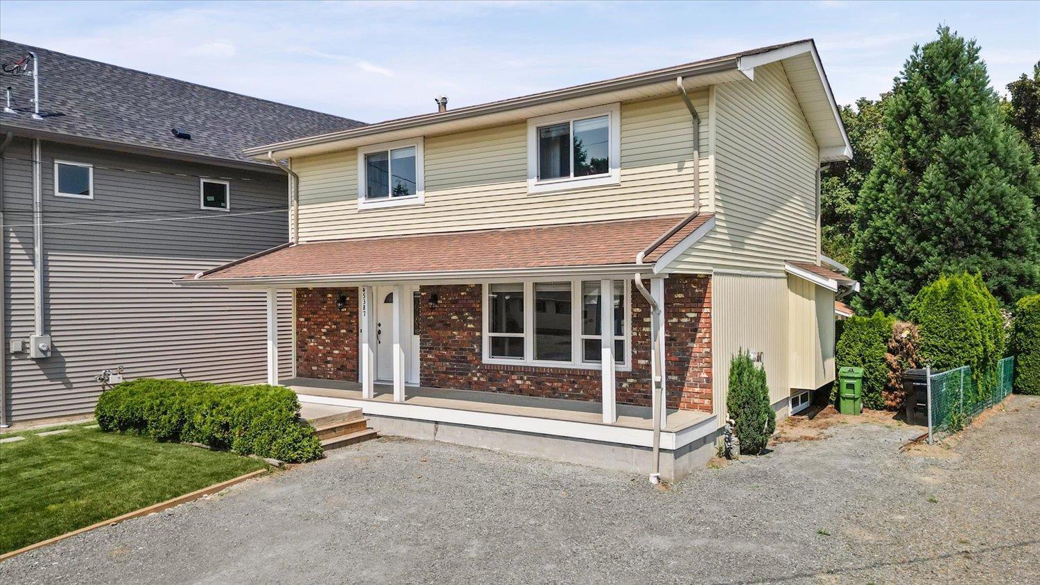 4 Bed, 4 Bath House for Sale in Chilliwack – 45387 JEWEL AVENUE, Sardis South, Chilliwack – MLS# R3153762 - Image 2