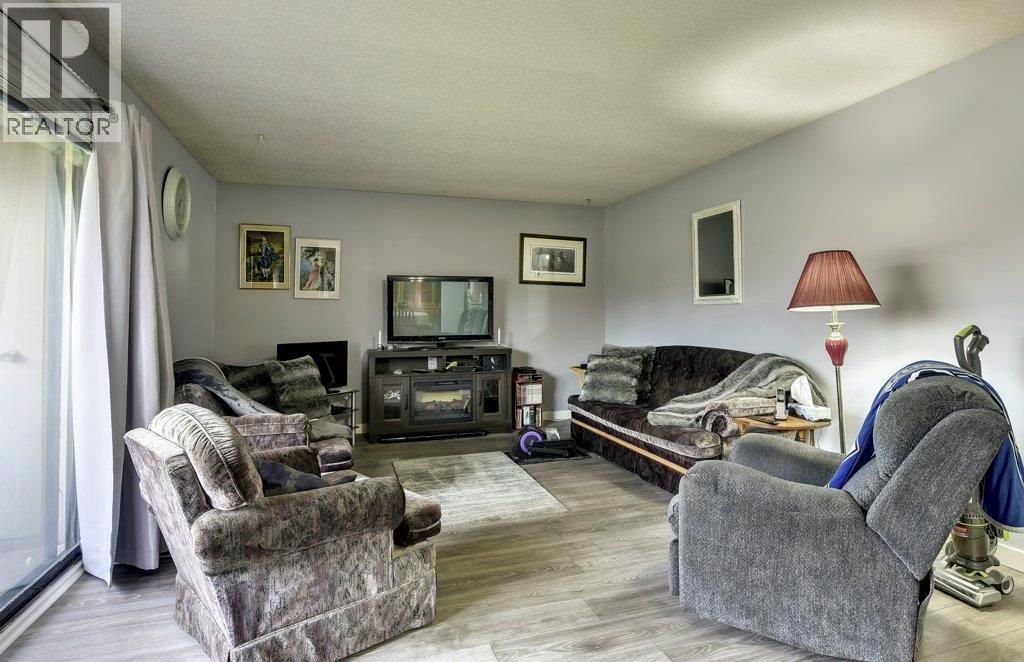 #203C 880 Badke Road - 2